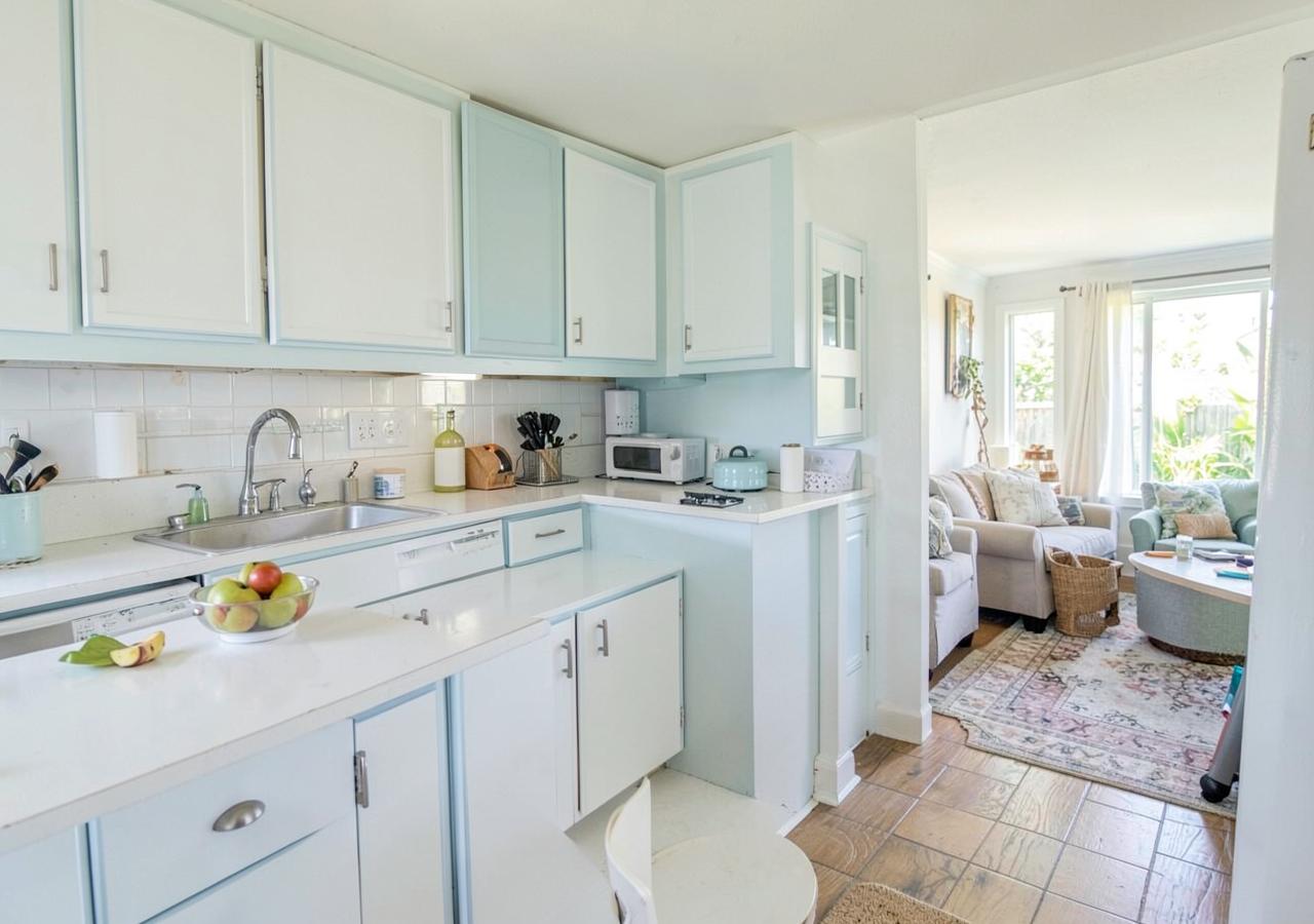 Bright furnished kitchen in a CJR Stays home